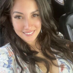 Meet your Posher, Danae